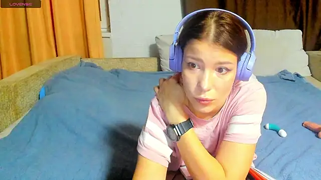 Snapshot of Eva_purrr_ chatting on 02-03-26, 10:09 Eva purrr online show from 02-03-26, 10:09