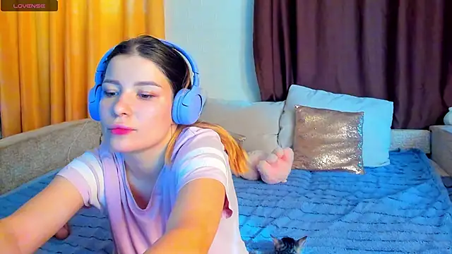 Eva purrr  online show from 11-25-25, 09:53