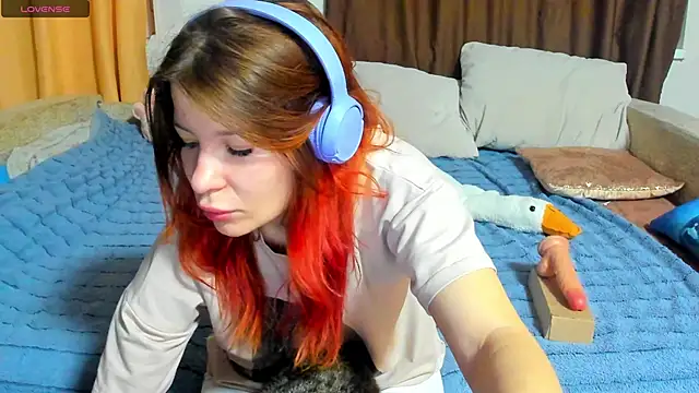 Snapshot of Eva_purrr_ chatting on 02-28-26, 01:16 Eva purrr online show from 02-28-26, 01:16