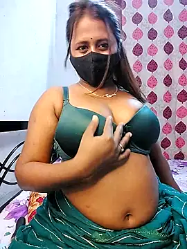 Snapshot of LoveLy-Soneya chatting on 02-21-26, 08:33 LoveLy-Soneya online show from 02-21-26, 08:33