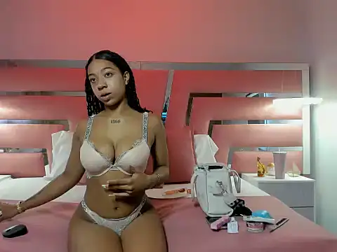 Snapshot of GiadaParisi chatting on 11-16-25, 06:12 GiadaParisi online show from 11-16-25, 06:12