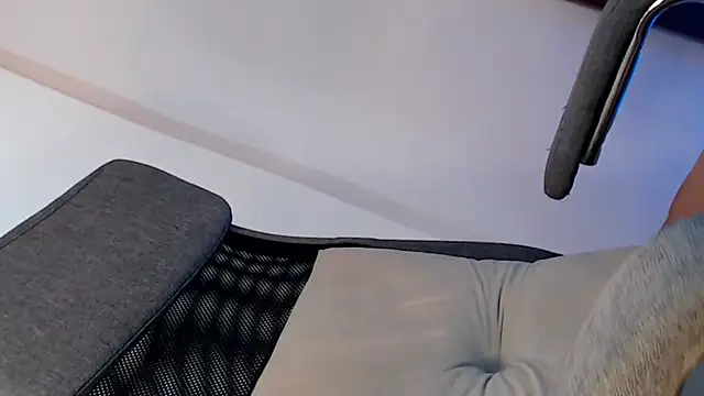 Snapshot of miss_ditey09 chatting on 11-05-25, 01:36 miss ditey09 online show from 11-05-25, 01:36