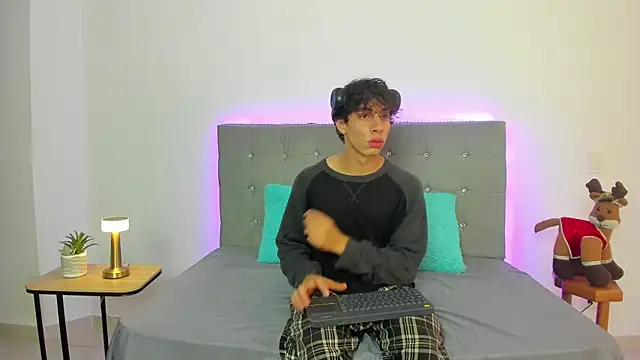 chris evans27 online show from 11-26-25, 01:16