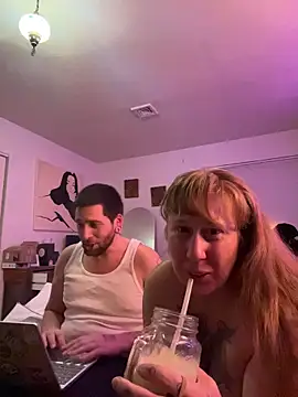 Redriddinghood8 online show from 12-15-25, 04:18