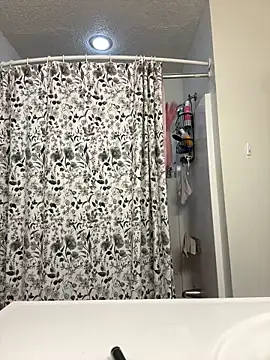 Redriddinghood8 online show from 12-17-25, 03:44