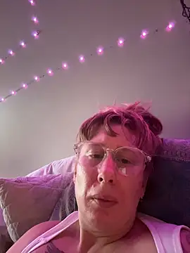 Snapshot of Redriddinghood8 chatting on 11-15-25, 11:58 Redriddinghood8 online show from 11-15-25, 11:58