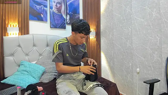 Elian Julian online show from 11-15-25, 11:42