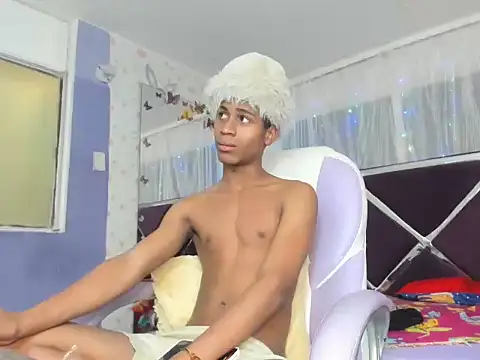 Santy bigcock 01 online show from 12-22-25, 04:45