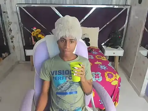 Santy bigcock 01 online show from 11-19-25, 02:00