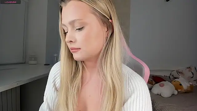 Snapshot of elly_aryxd chatting on 11-08-25, 05:27 elly aryxd online show from 11-08-25, 05:27