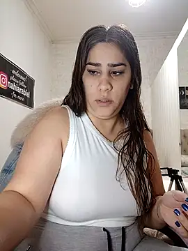 Snapshot of nahiarabiel33 chatting on 07-12-26, 03:35 nahiarabiel33 online show from 07-12-26, 03:35