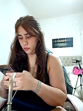 nahiarabiel33 online show from 11-06-25, 04:22