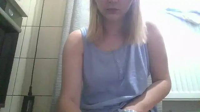 Snapshot of dirty_sasha00 chatting on 06-11-26, 02:33 dirty sasha00 online show from 06-11-26, 02:33