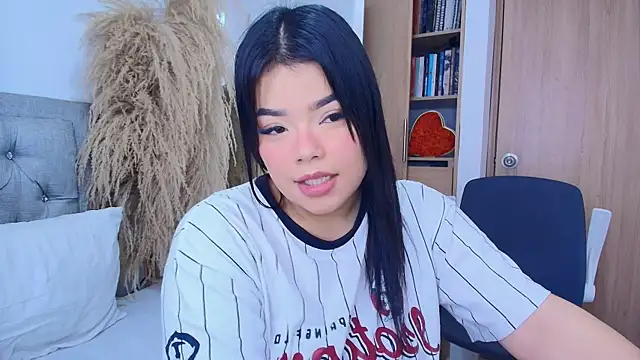 Snapshot of annie__20 chatting on 04-02-26, 03:51 annie 20 online show from 04-02-26, 03:51
