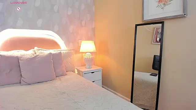 Snapshot of annie__20 chatting on 11-17-25, 12:20 annie 20 online show from 11-17-25, 12:20