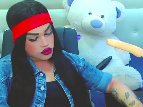 Snapshot of NharaBigCock chatting on 02-10-26, 06:51 NharaBigCock online show from 02-10-26, 06:51