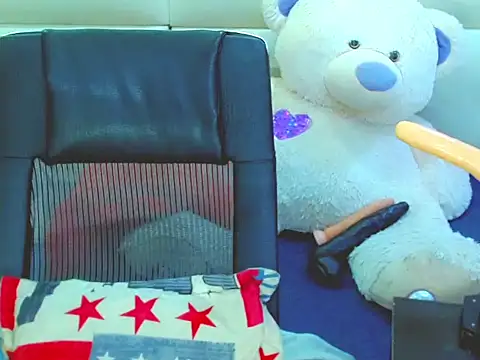 Snapshot of NharaBigCock chatting on 02-13-26, 07:03 NharaBigCock online show from 02-13-26, 07:03