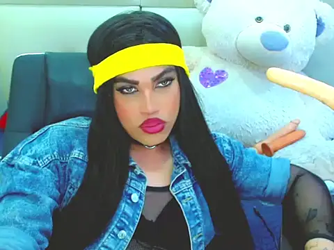 Snapshot of NharaBigCock chatting on 02-25-26, 08:08 NharaBigCock online show from 02-25-26, 08:08