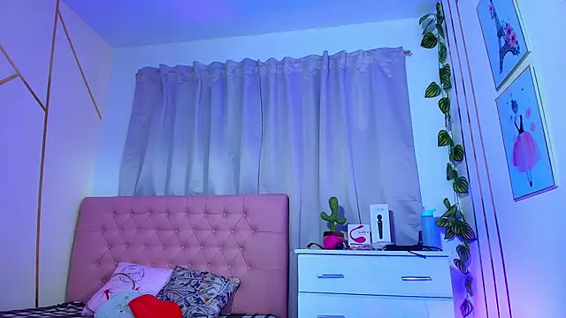 Snapshot of Lulu_swarts chatting on 04-20-26, 02:14 Lulu swarts online show from 04-20-26, 02:14