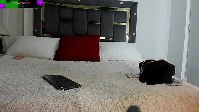 CatleyaSmith online show from 02-18-26, 12:34