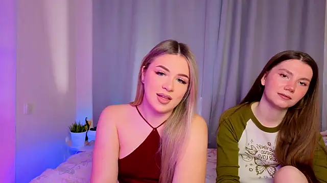 MelitaMoote online show from 11-18-25, 06:17