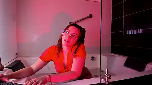 Snapshot of SaraAlvarezx chatting on 06-21-26, 05:13 SaraAlvarezx online show from 06-21-26, 05:13