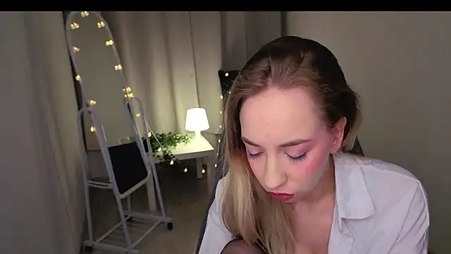 Snapshot of IsabelleBliz chatting on 02-20-26, 10:22 IsabelleBliz online show from 02-20-26, 10:22