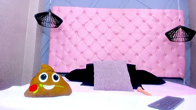 Mia Horney online show from 01-19-26, 12:42