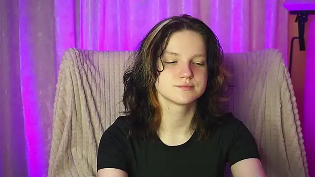 LatinaHuguenin online show from 03-19-26, 08:09