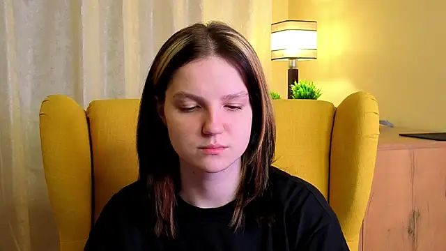 LatinaHuguenin online show from 04-11-26, 09:07