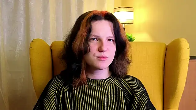 LatinaHuguenin online show from 04-12-26, 09:07