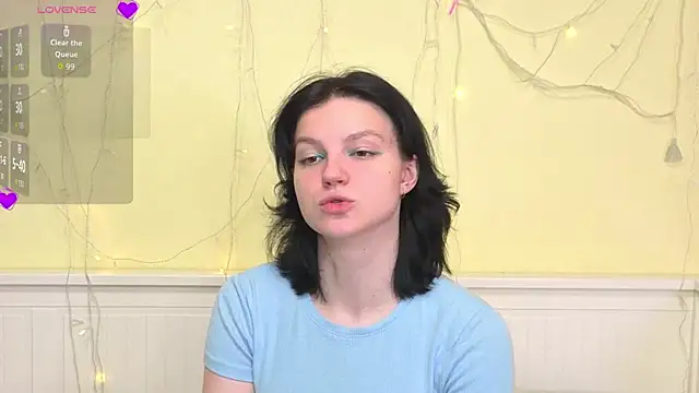 LatinaHuguenin online show from 12-15-25, 07:03