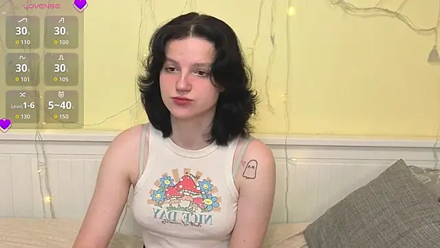 LatinaHuguenin online show from 12-16-25, 07:12