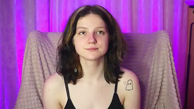 LatinaHuguenin online show from 03-18-26, 07:04