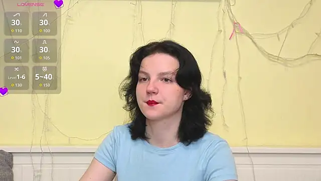 LatinaHuguenin online show from 12-18-25, 07:02