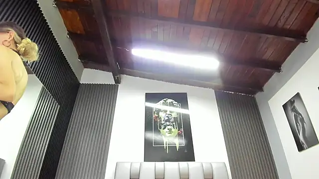 Caitlyn-Joness  online show from 04-07-26, 10:33