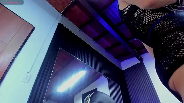 Caitlyn-Joness  online show from 03-31-26, 08:00