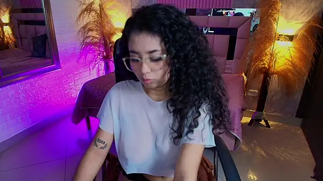 Snapshot of griselle_rousse chatting on 02-25-26, 12:11 griselle rousse online show from 02-25-26, 12:11