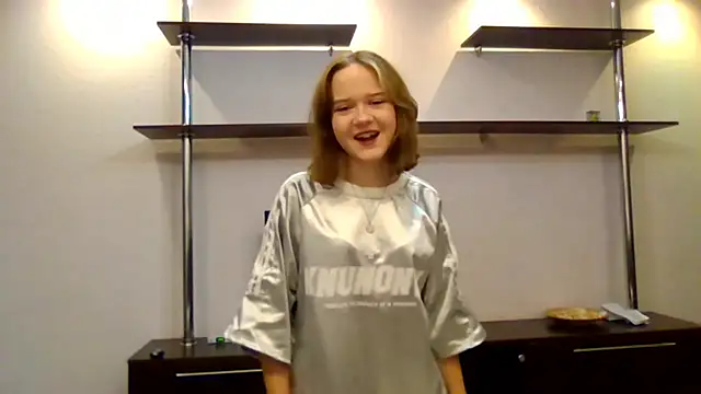 AlissaGerardo online show from 11-05-25, 01:25