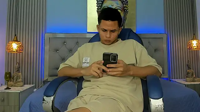 Snapshot of Liams18 chatting on 05-13-26, 03:46 Liams18 online show from 05-13-26, 03:46