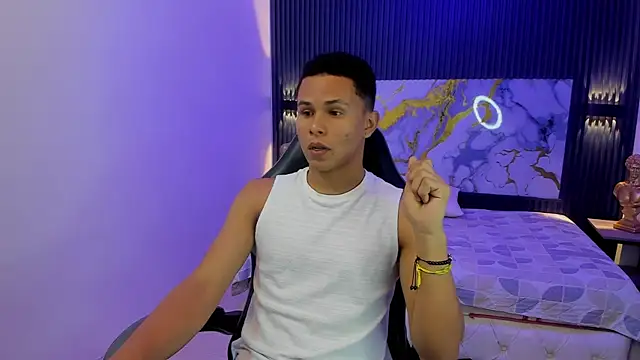 Snapshot of Liams18 chatting on 04-06-26, 02:40 Liams18 online show from 04-06-26, 02:40