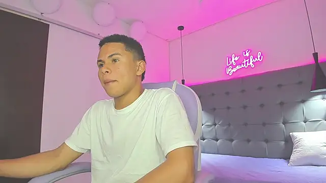 Snapshot of Liams18 chatting on 11-23-25, 03:05 Liams18 online show from 11-23-25, 03:05