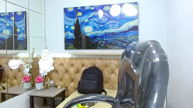 Snapshot of Liams18 chatting on 12-14-25, 09:20 Liams18 online show from 12-14-25, 09:20