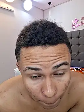 Snapshot of Liams18 chatting on 11-17-25, 11:09 Liams18 online show from 11-17-25, 11:09