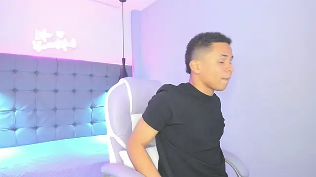 Snapshot of Liams18 chatting on 11-21-25, 03:16 Liams18 online show from 11-21-25, 03:16