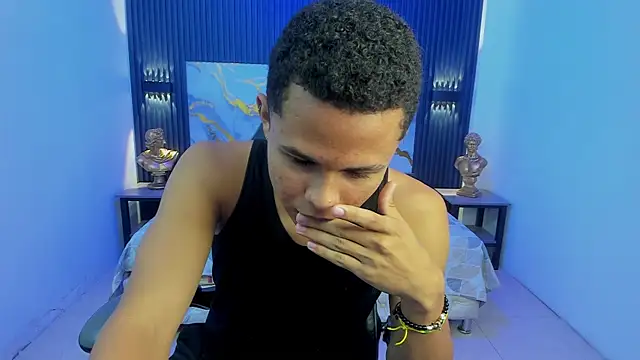 Snapshot of Liams18 chatting on 04-05-26, 01:23 Liams18 online show from 04-05-26, 01:23