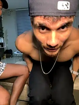 Snapshot of Tonny_2-2cm chatting on 11-06-25, 04:49 Tonny 2-2cm online show from 11-06-25, 04:49