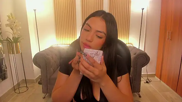 Snapshot of emma_connor1 chatting on 05-18-26, 03:06 emma connor1 online show from 05-18-26, 03:06