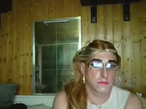 Snapshot of AgnesCross39 chatting on 06-06-26, 02:17 AgnesCross39 online show from 06-06-26, 02:17