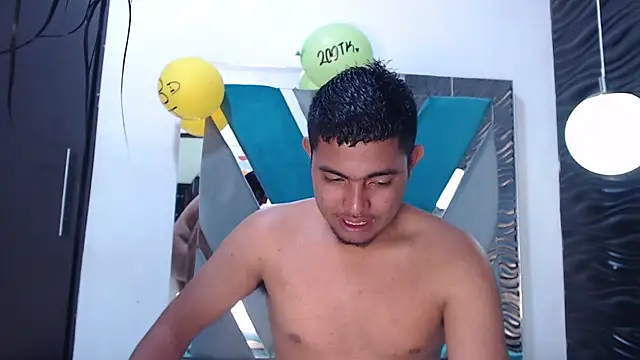 Naty And Maxx online show from 12-22-25, 08:09